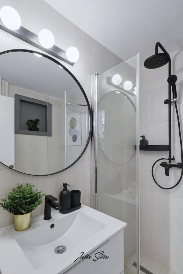 Government Deluxe Studio By Magic Apartments Bucharest Exterior photo